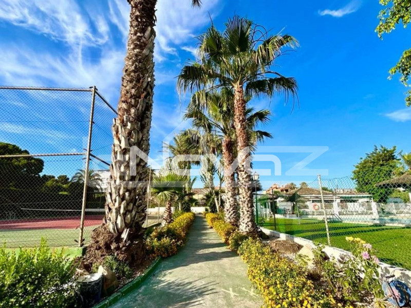 Parterowe mieszkanie z 1 sypialnią i prywatnym ogrodem w pięknej urbanizacji z basenem i kortem tenisowym oraz Los Balcones.. #1442