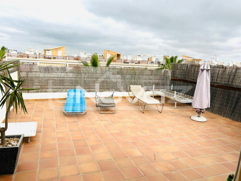 Incroyable penthouse avec 2 chambres, 2 salles de bain et un solarium privé avec vue sur la mer à Playa Flamenca.. #1512