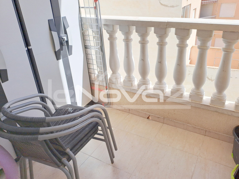 Stunning 1 bedroom apartment with terrace overlooking the pool next to a park in Torrevieja.. #1536