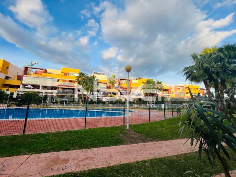 Потрясающие апартаменты с 2 спальнями и частным садом близко к пляжу в Playa Flamenca.. #1544