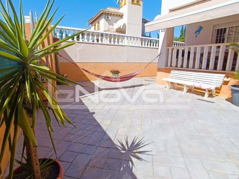 Excellent 2 bedroom south facing apartment with huge garden and terrace to the front.. #1639