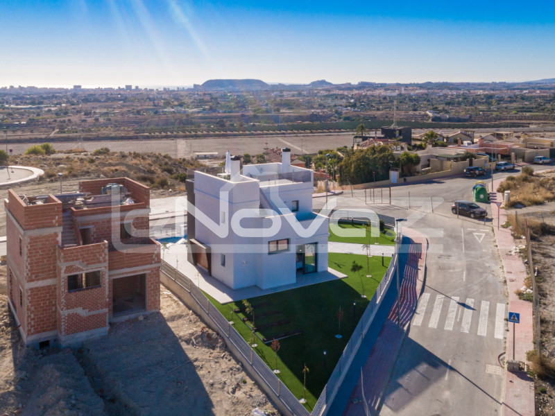 Виллы с участком и частным басейном в живописном муниципалитете Alicante. #1730