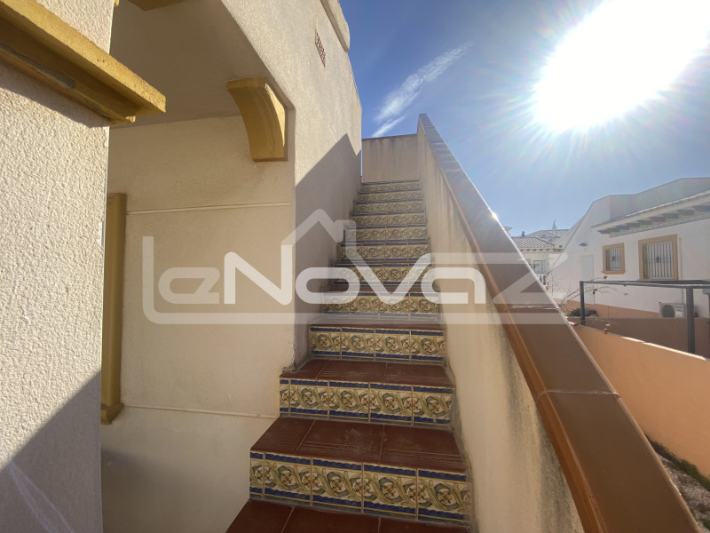 Bungalow with 2 bedrooms and private solarium in Lomas de Cabo Roig. #1757