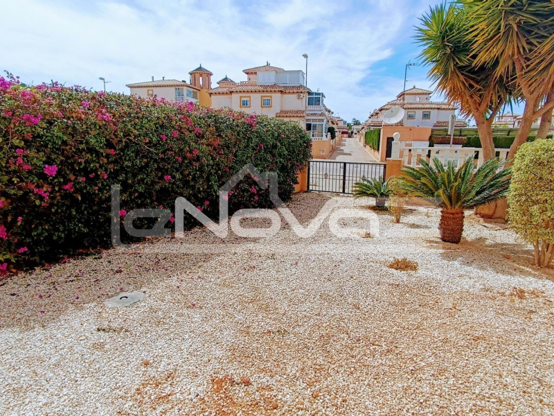 Stunning south facing ground floor apartment with private garden. #1769