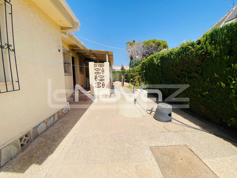 Villa with 800 m2 plot just a step away from the beach and all services.. #1865