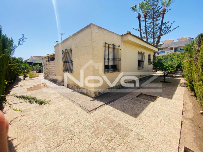 Villa with 800 m2 plot just a step away from the beach and all services.. #1865