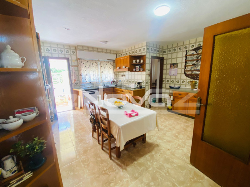 Villa with 800 m2 plot just a step away from the beach and all services.. #1865