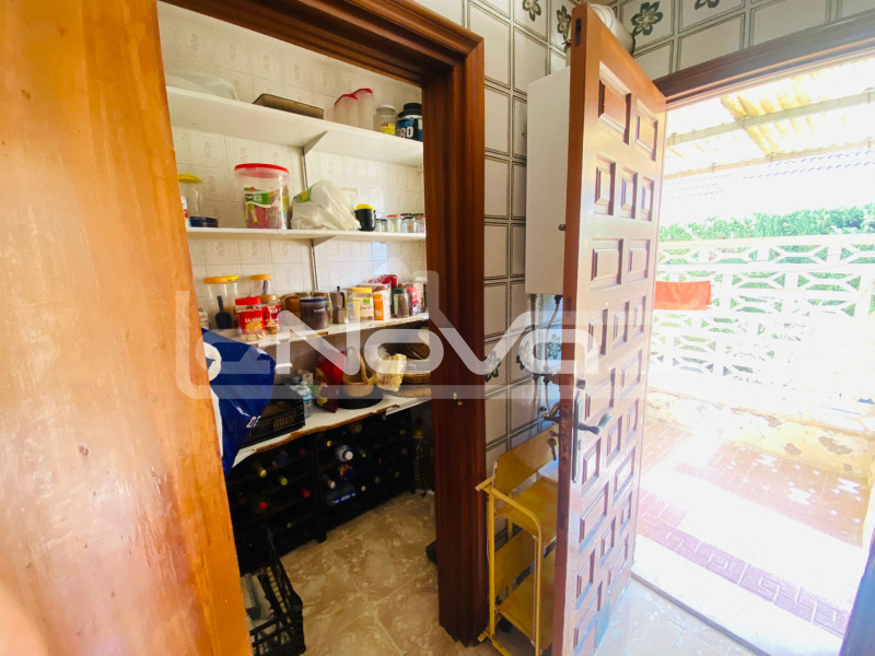 Villa with 800 m2 plot just a step away from the beach and all services.. #1865