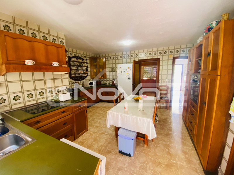 Villa with 800 m2 plot just a step away from the beach and all services.. #1865