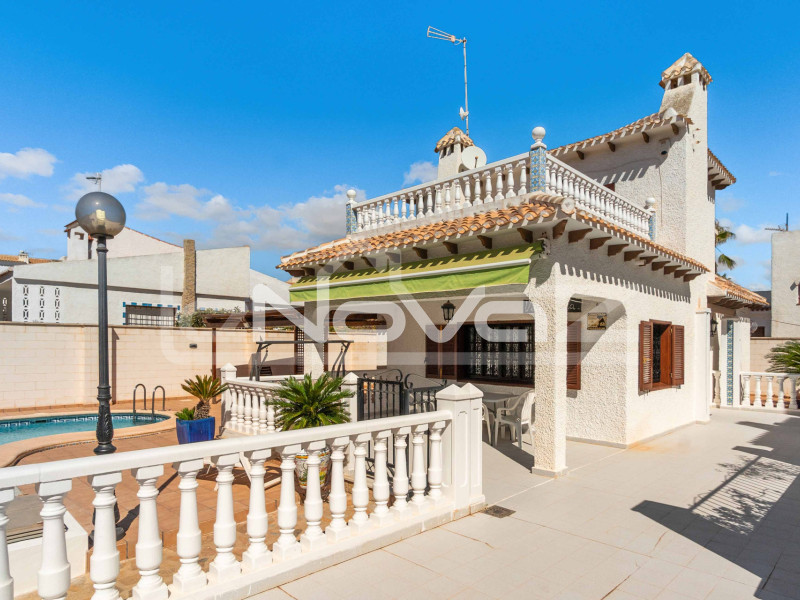 Detached villa a few steps from the beach in La Zenia, ready to move into.. #1866