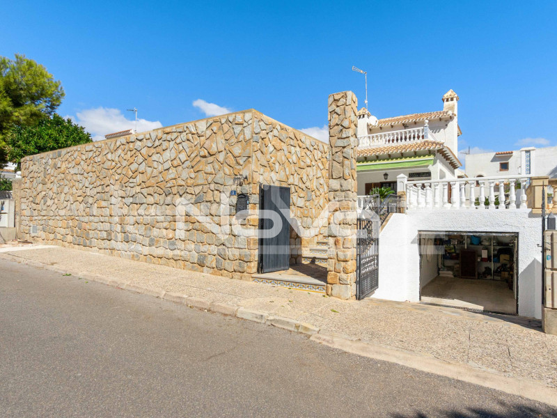 Detached villa a few steps from the beach in La Zenia, ready to move into.. #1866