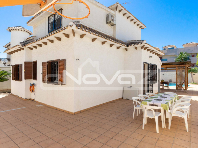 Detached villa a few steps from the beach in La Zenia, ready to move into.. #1866