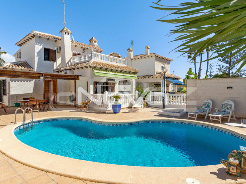 Detached villa a few steps from the beach in La Zenia, ready to move into.. #1866