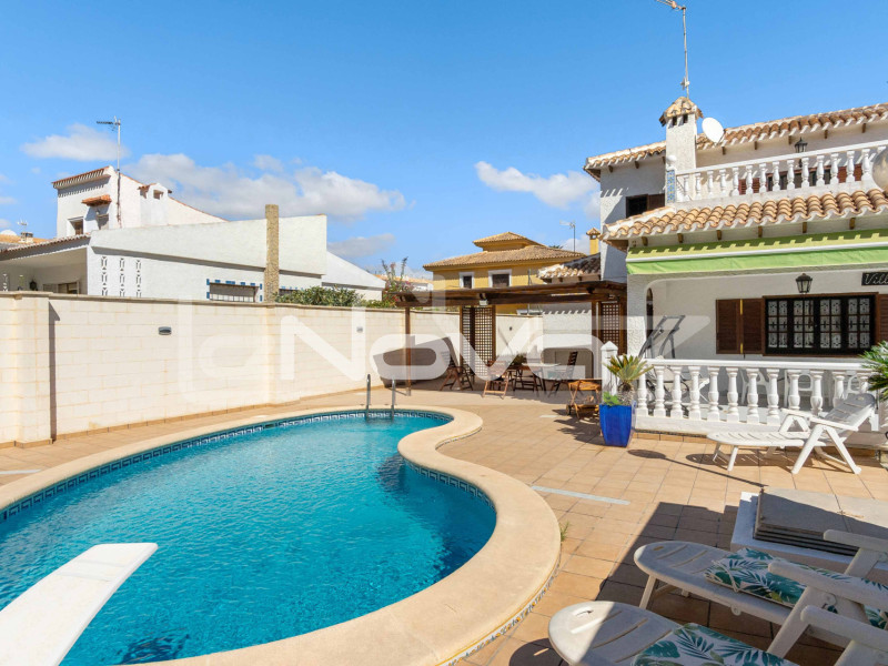 Detached villa a few steps from the beach in La Zenia, ready to move into.. #1866