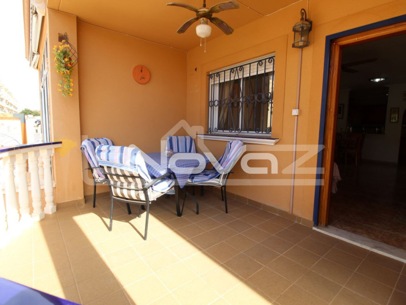 Hangulatos, 2 hálószobás sorház egy szinten, saját kerttel és napozóterasszal. #1939