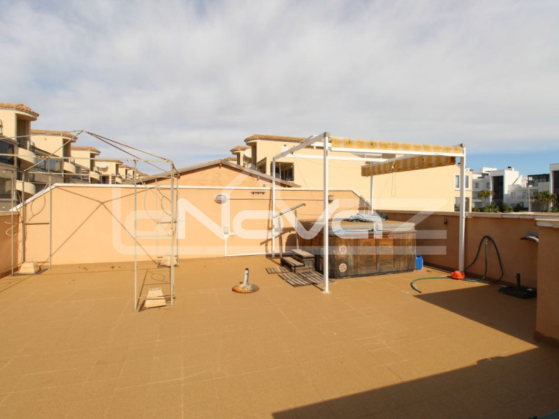 Hangulatos, 2 hálószobás sorház egy szinten, saját kerttel és napozóterasszal. #1939