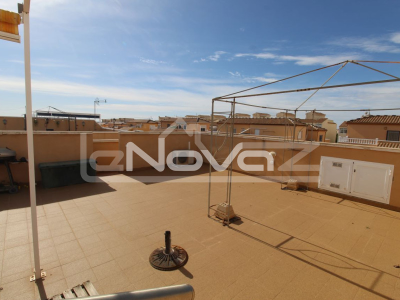 Hangulatos, 2 hálószobás sorház egy szinten, saját kerttel és napozóterasszal. #1939