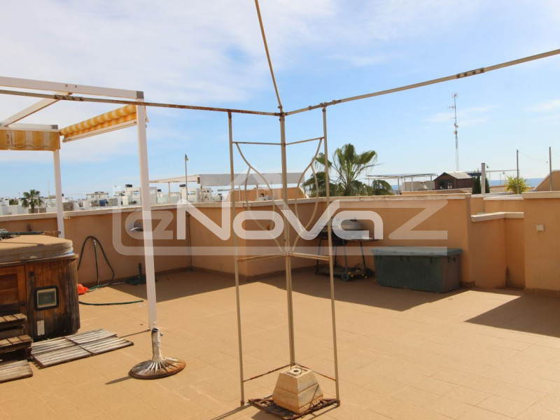 Hangulatos, 2 hálószobás sorház egy szinten, saját kerttel és napozóterasszal. #1939