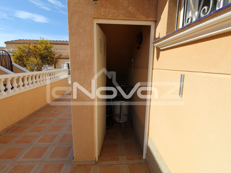 Hangulatos, 2 hálószobás sorház egy szinten, saját kerttel és napozóterasszal. #1939