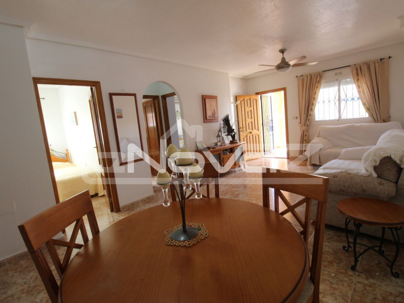 Hangulatos, 2 hálószobás sorház egy szinten, saját kerttel és napozóterasszal. #1939