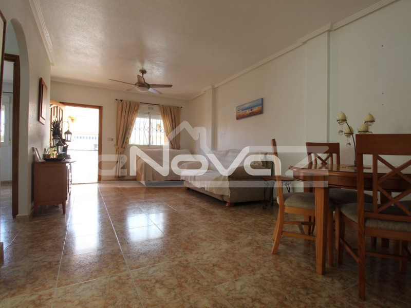 Hangulatos, 2 hálószobás sorház egy szinten, saját kerttel és napozóterasszal. #1939