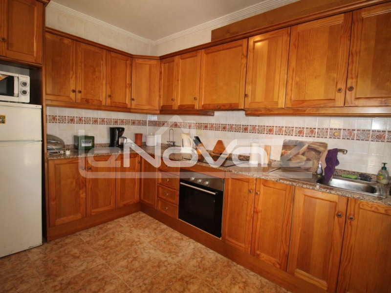 Hangulatos, 2 hálószobás sorház egy szinten, saját kerttel és napozóterasszal. #1939