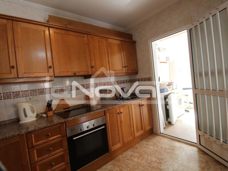 Hangulatos, 2 hálószobás sorház egy szinten, saját kerttel és napozóterasszal. #1939