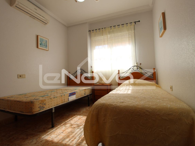 Hangulatos, 2 hálószobás sorház egy szinten, saját kerttel és napozóterasszal. #1939