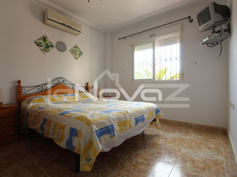 Hangulatos, 2 hálószobás sorház egy szinten, saját kerttel és napozóterasszal. #1939