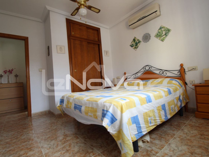 Hangulatos, 2 hálószobás sorház egy szinten, saját kerttel és napozóterasszal. #1939