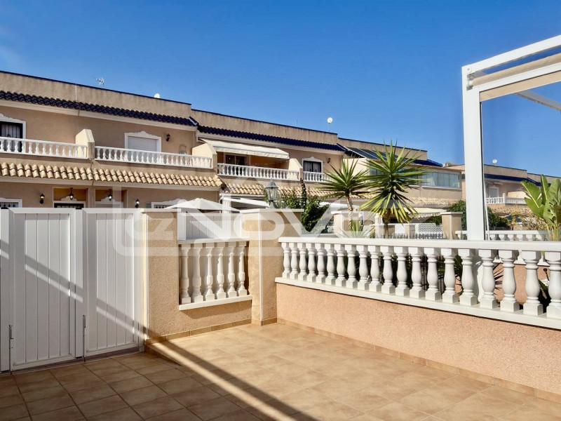 Апартаменти з двома спальнями в Los Dolses (Orihuela Costa). #1941