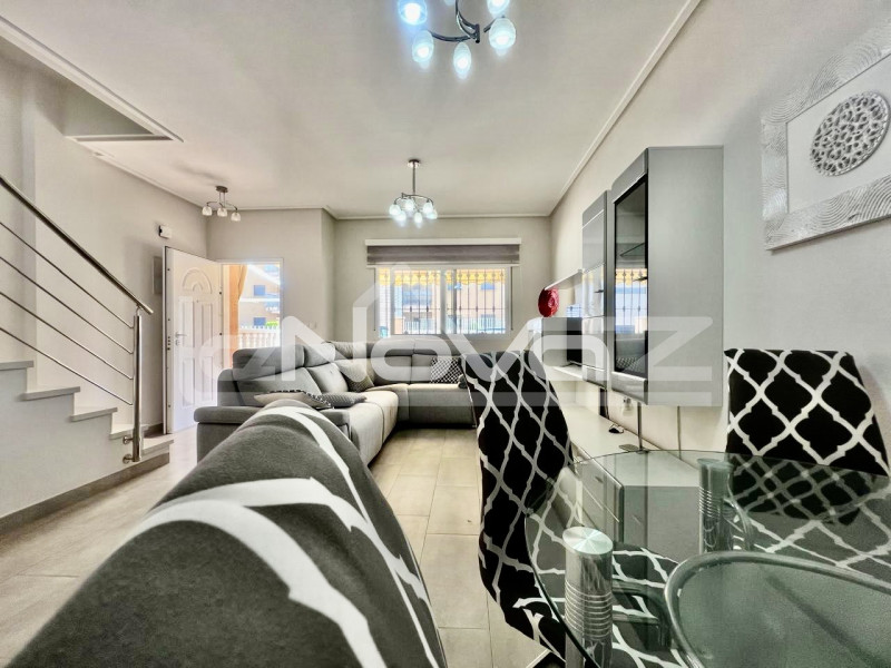 Апартаменти з двома спальнями в Los Dolses (Orihuela Costa). #1941