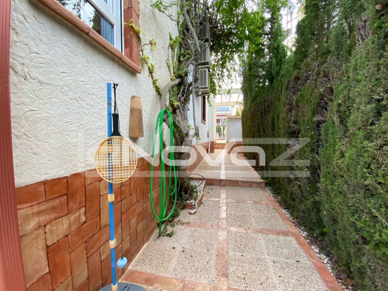 Elegante villa independiente de 5 dormitorios con piscina privada en Villamartín. #1959