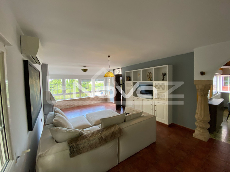 Elegante villa independiente de 5 dormitorios con piscina privada en Villamartín. #1959