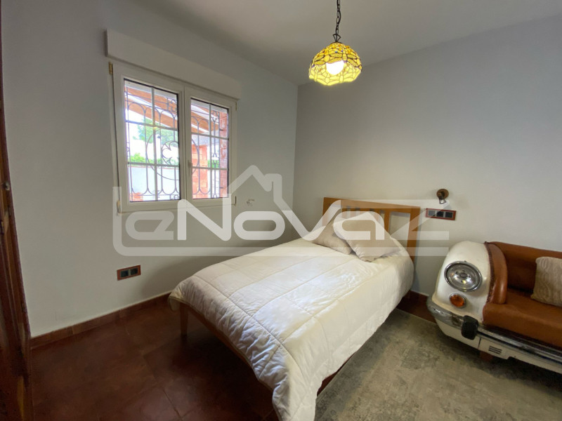 Elegante villa independiente de 5 dormitorios con piscina privada en Villamartín. #1959