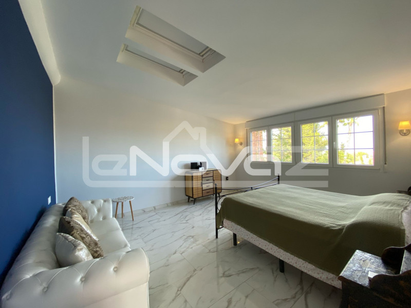 Elegante villa independiente de 5 dormitorios con piscina privada en Villamartín. #1959