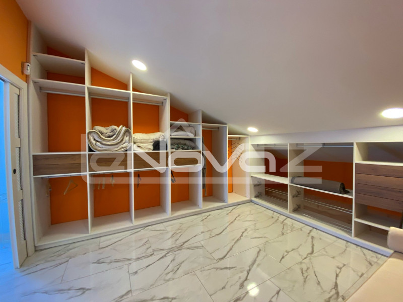 Elegante villa independiente de 5 dormitorios con piscina privada en Villamartín. #1959