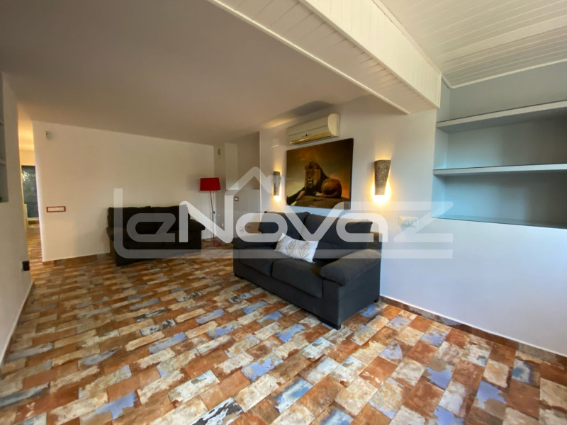 Elegante villa independiente de 5 dormitorios con piscina privada en Villamartín. #1959