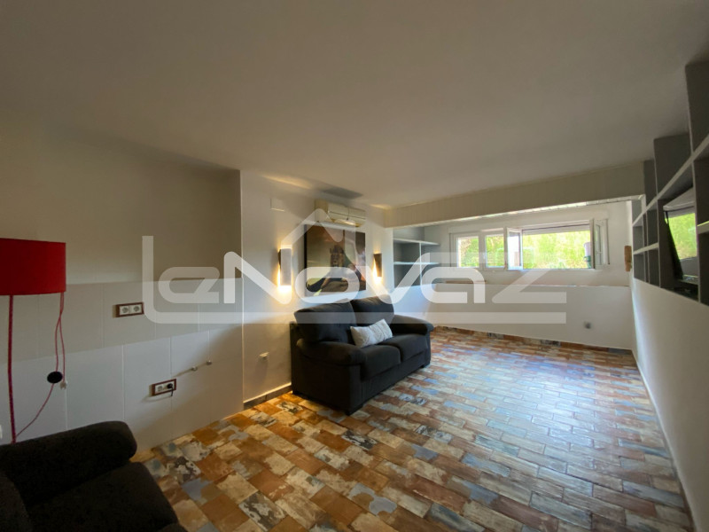 Elegante villa independiente de 5 dormitorios con piscina privada en Villamartín. #1959