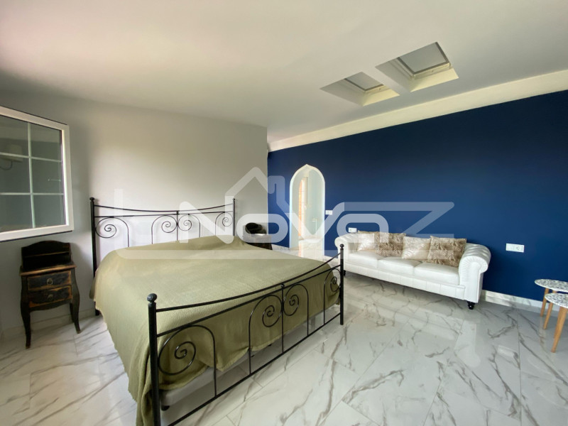 Elegante villa independiente de 5 dormitorios con piscina privada en Villamartín. #1959