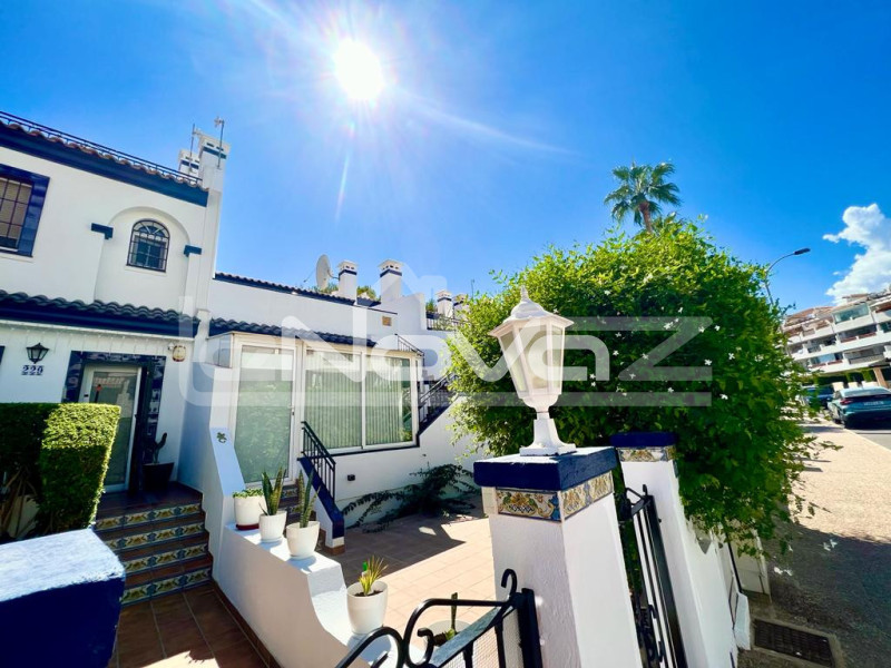 Eladó 3 hálószobás, 2 fürdőszobás sorház Los Dolcesben. #1972