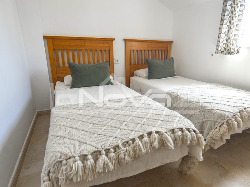 Villa három hálószobával Lomas de Cabo Roig. #1980