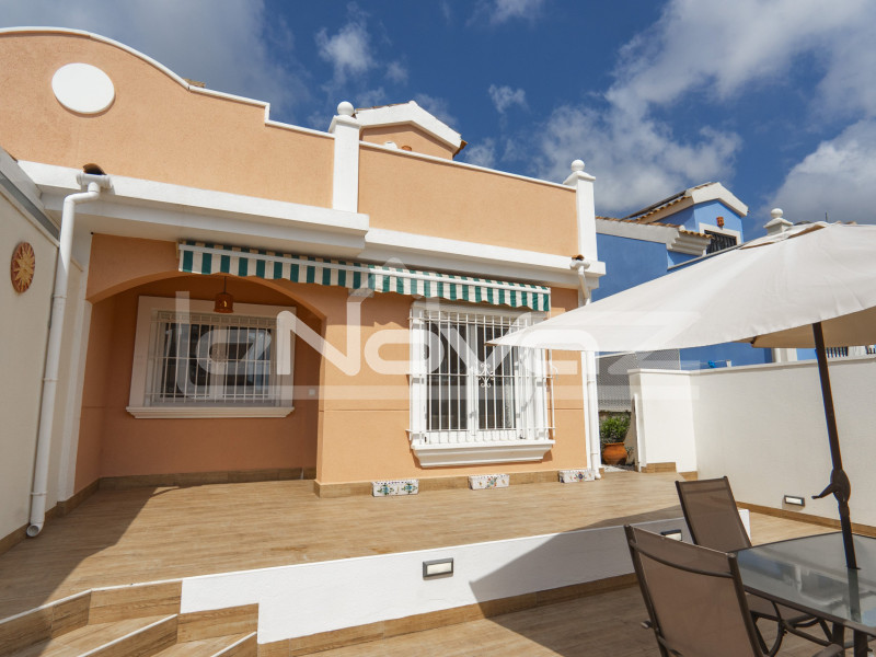 Villa három hálószobával Lomas de Cabo Roig. #1980