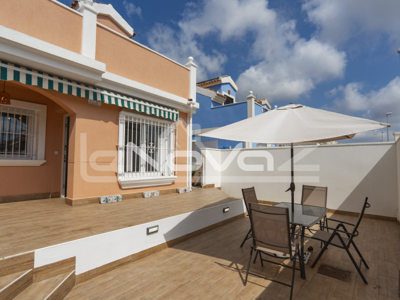 Villa három hálószobával Lomas de Cabo Roig. #1980