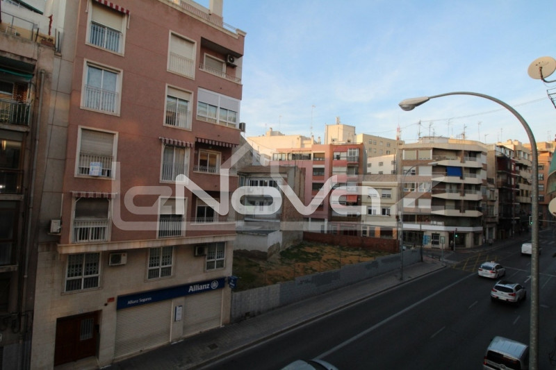 Апартаменты с тремя спальнями в Alicante. #200