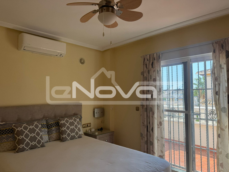 3-piętrowy bungalow z 3 sypialniami w Lomas de Cabo Roig. #2021