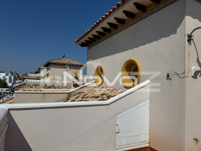 3-piętrowy bungalow z 3 sypialniami w Lomas de Cabo Roig. #2021