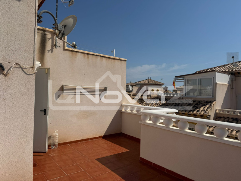 3-piętrowy bungalow z 3 sypialniami w Lomas de Cabo Roig. #2021