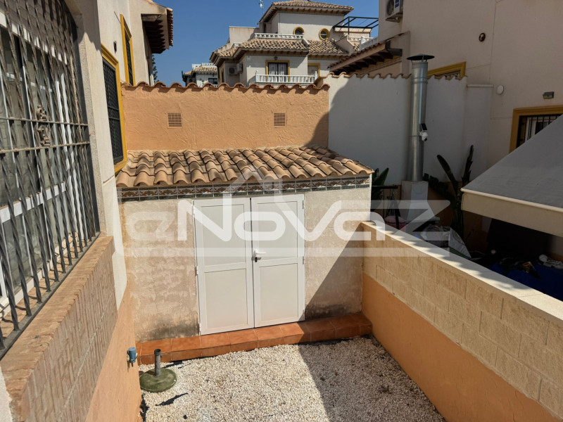 3-piętrowy bungalow z 3 sypialniami w Lomas de Cabo Roig. #2021