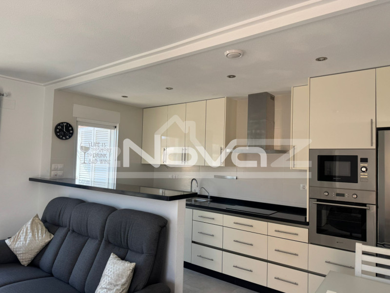 Kétszintes, két hálószobás bungaló Lomas de Cabo Roigban. #2022